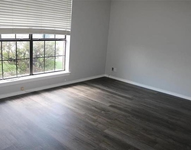 627 Cherry Lane - Photo Thumbnail 11