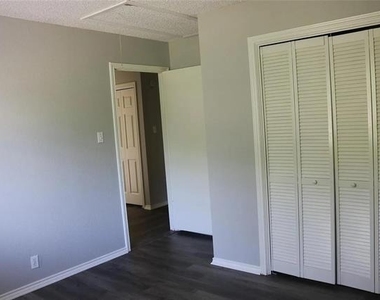 627 Cherry Lane - Photo Thumbnail 15