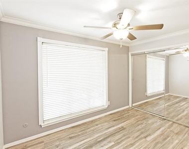 10590 High Hollows Drive - Photo Thumbnail 18