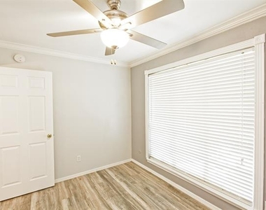 10590 High Hollows Drive - Photo Thumbnail 20