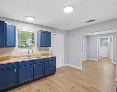 615 W Coffin Street - Photo Thumbnail 2