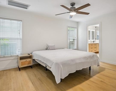 6312 Malcolm Drive - Photo Thumbnail 5
