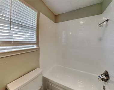 6509 Westridge Drive - Photo Thumbnail 10
