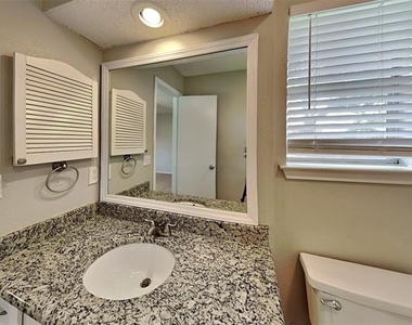 6509 Westridge Drive - Photo Thumbnail 9