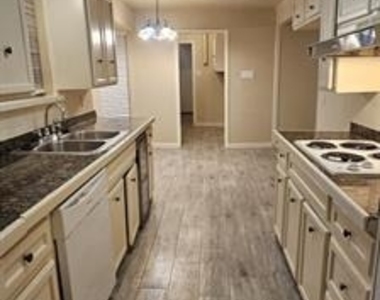 1824 Holly Oak Street - Photo Thumbnail 8