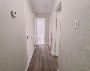 3831 Castle Hills Drive - Photo Thumbnail 11