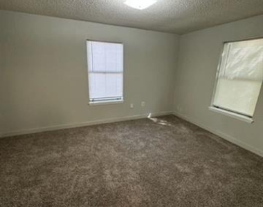 1301 Sewell Street - Photo Thumbnail 9