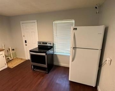 1301 Sewell Street - Photo Thumbnail 6