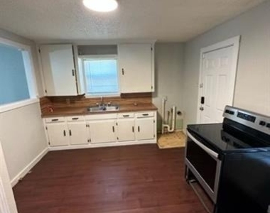1301 Sewell Street - Photo Thumbnail 3