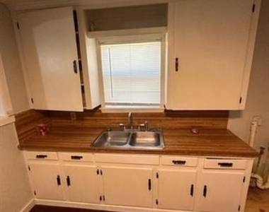 1301 Sewell Street - Photo Thumbnail 5