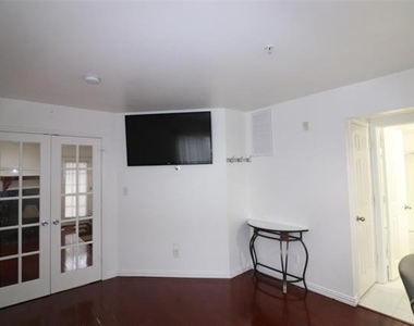 9817 Walnut Street - Photo Thumbnail 2