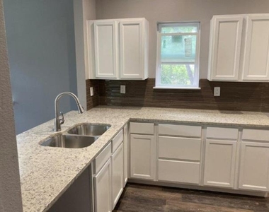 3113 Bourland Street - Photo Thumbnail 4