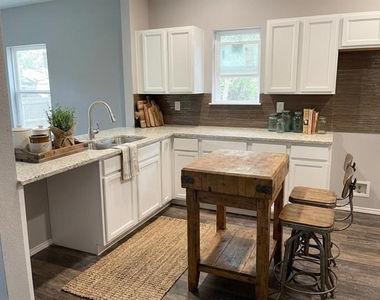 3113 Bourland Street - Photo Thumbnail 3