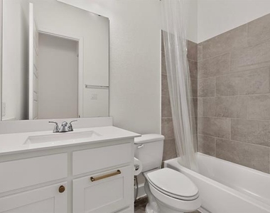 2933 Eccleston Street - Photo Thumbnail 15