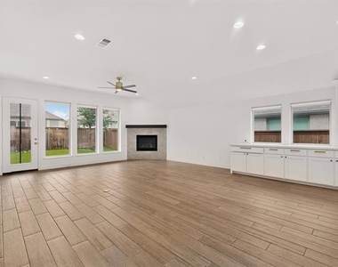 2933 Eccleston Street - Photo Thumbnail 7