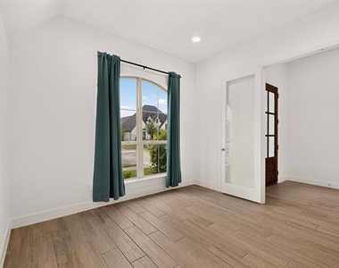 2933 Eccleston Street - Photo Thumbnail 5