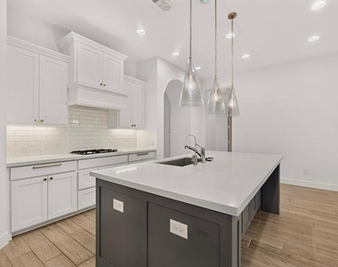 2933 Eccleston Street - Photo Thumbnail 12