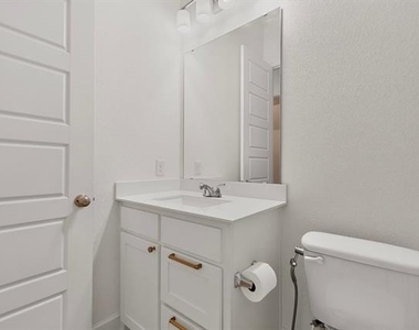 2933 Eccleston Street - Photo Thumbnail 16