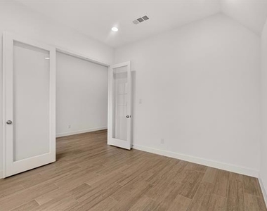 2933 Eccleston Street - Photo Thumbnail 6