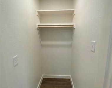 610 E Texas Street - Photo Thumbnail 8