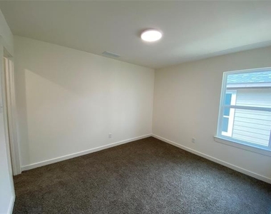 610 E Texas Street - Photo Thumbnail 5