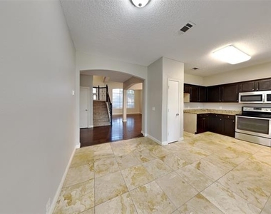 6916 Chateau Drive - Photo Thumbnail 4