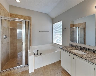 6916 Chateau Drive - Photo Thumbnail 9