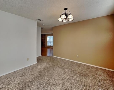 1716 Stoneway Drive - Photo Thumbnail 6