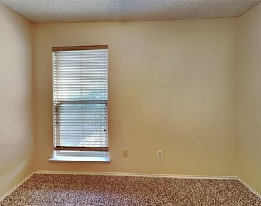 1716 Stoneway Drive - Photo Thumbnail 11
