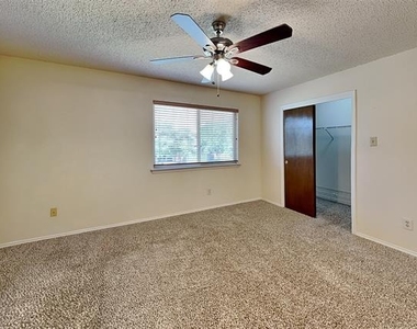 1716 Stoneway Drive - Photo Thumbnail 8