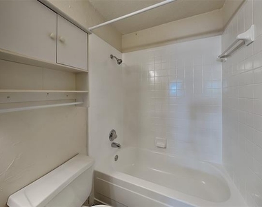 1716 Stoneway Drive - Photo Thumbnail 15
