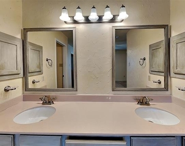 1716 Stoneway Drive - Photo Thumbnail 10