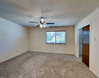 1716 Stoneway Drive - Photo Thumbnail 7