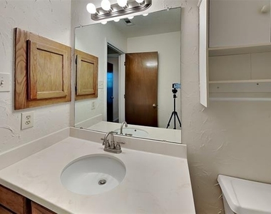 1716 Stoneway Drive - Photo Thumbnail 14