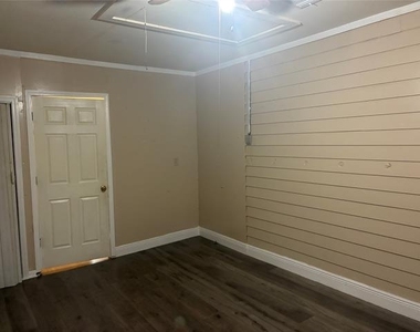 4615 Voss Drive - Photo Thumbnail 9