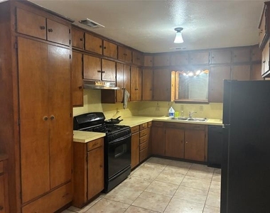 4615 Voss Drive - Photo Thumbnail 2