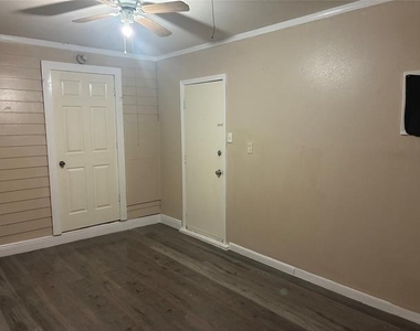 4615 Voss Drive - Photo Thumbnail 10