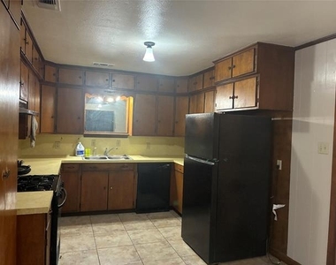 4615 Voss Drive - Photo Thumbnail 3