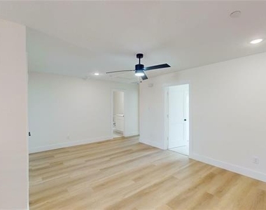 4416 Fatima Drive - Photo Thumbnail 19