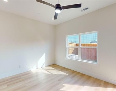 4416 Fatima Drive - Photo Thumbnail 3