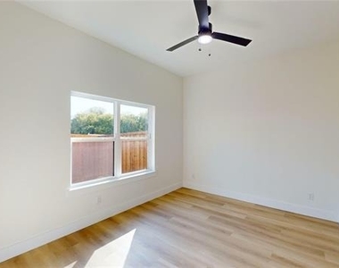4416 Fatima Drive - Photo Thumbnail 11