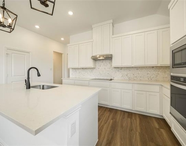 503 Virginia Way - Photo Thumbnail 6