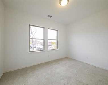 503 Virginia Way - Photo Thumbnail 17