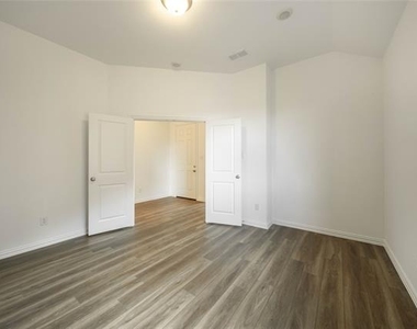 503 Virginia Way - Photo Thumbnail 3