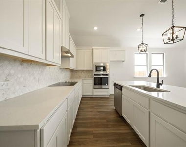 503 Virginia Way - Photo Thumbnail 8