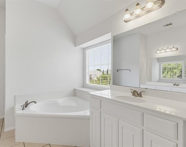 11703 Stephenville Drive - Photo Thumbnail 21