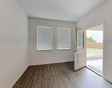 629 Fitzroy Lane - Photo Thumbnail 5