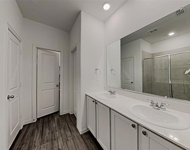 629 Fitzroy Lane - Photo Thumbnail 8