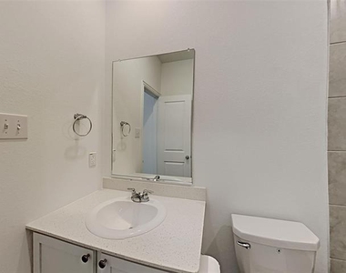 629 Fitzroy Lane - Photo Thumbnail 13