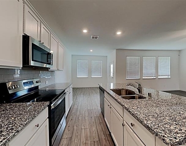 629 Fitzroy Lane - Photo Thumbnail 3